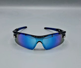 عینک رانینگ اوکلی همراه با کاور و دستمال oakley