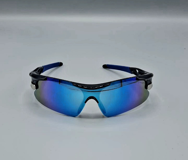 عینک رانینگ اوکلی همراه با کاور و دستمال oakley