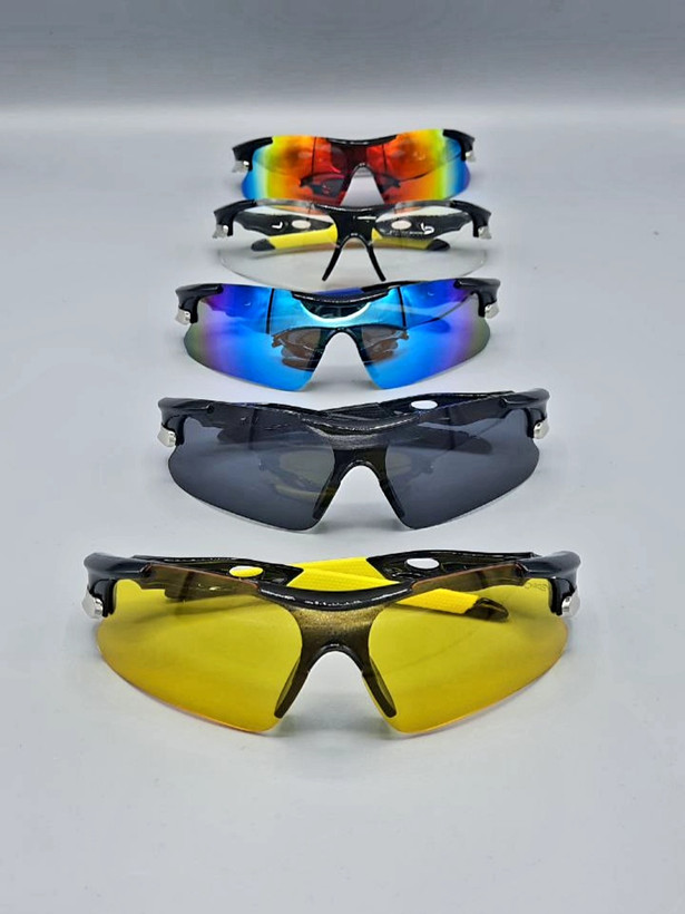 عینک رانینگ اوکلی همراه با کاور و دستمال oakley